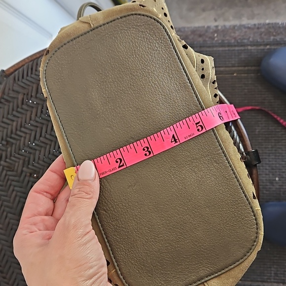 Large UGG 100% leather Crossbody bag laser cut design With Wristlet Olive Green - Picture 14 of 16